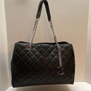 MICHAEL KORS -  Black Quilted Purse